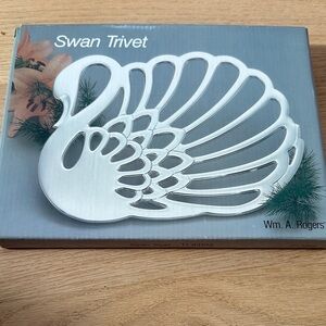 Oneida Silver Swan Trivet